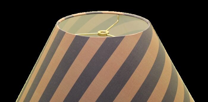 Lampshade with rolled edges